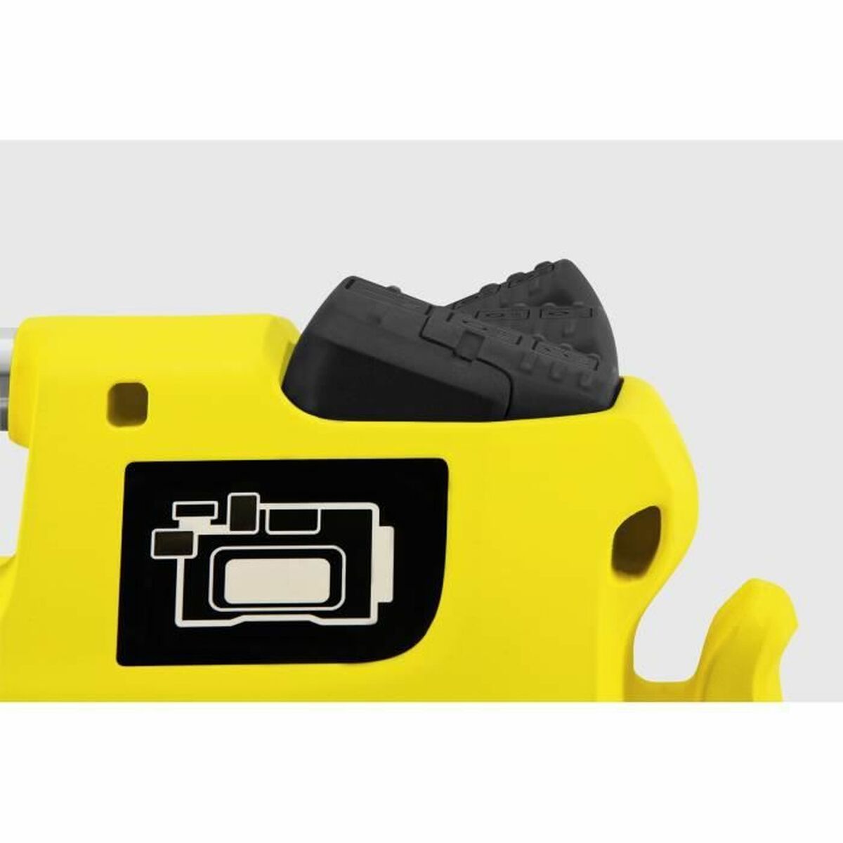 V8HE095736C28DE4063EB3700F0A5B38DB8R4070656P3